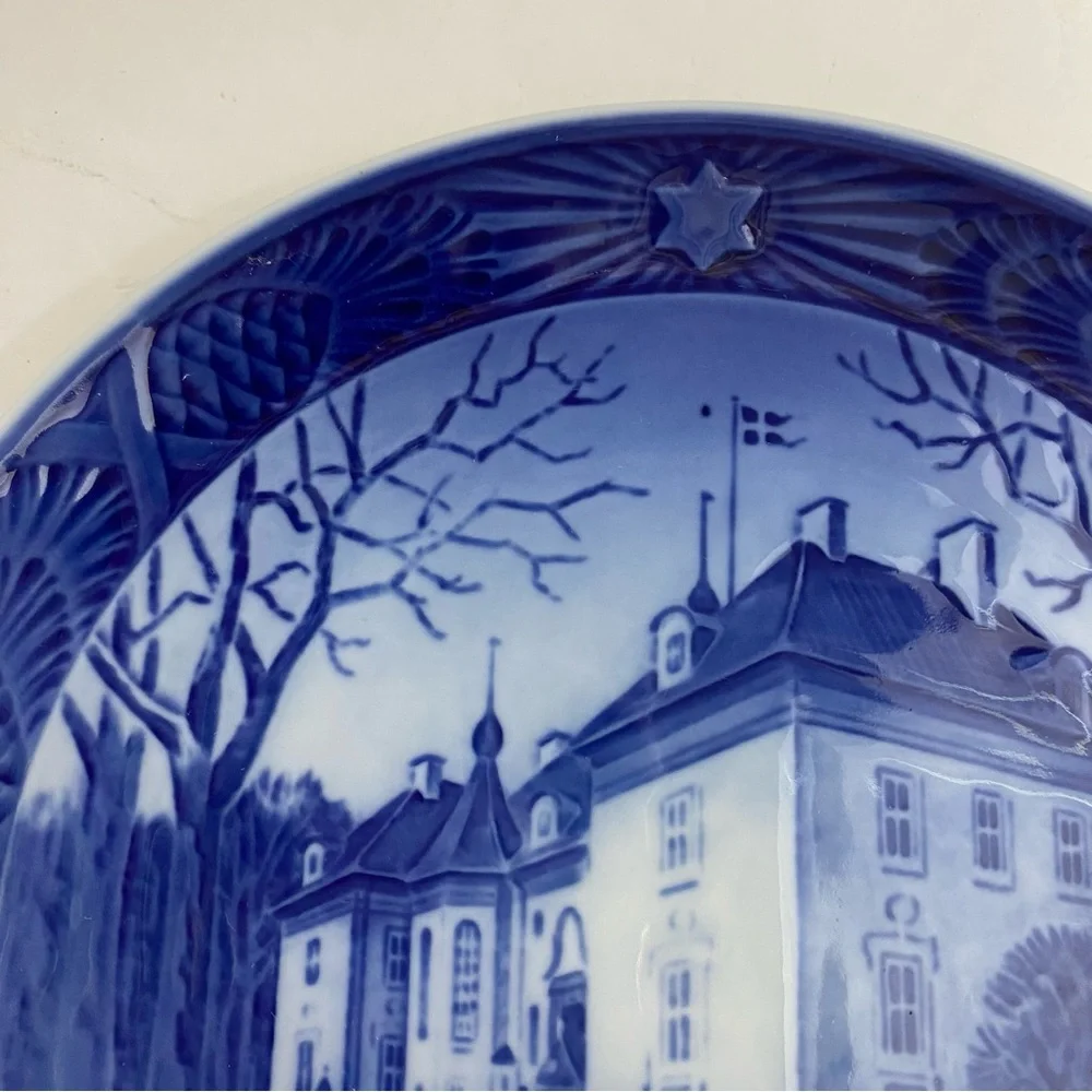 ROYAL COPENHAGEN Blue Decorative Christmas Plate 1975 Commemorative Editition